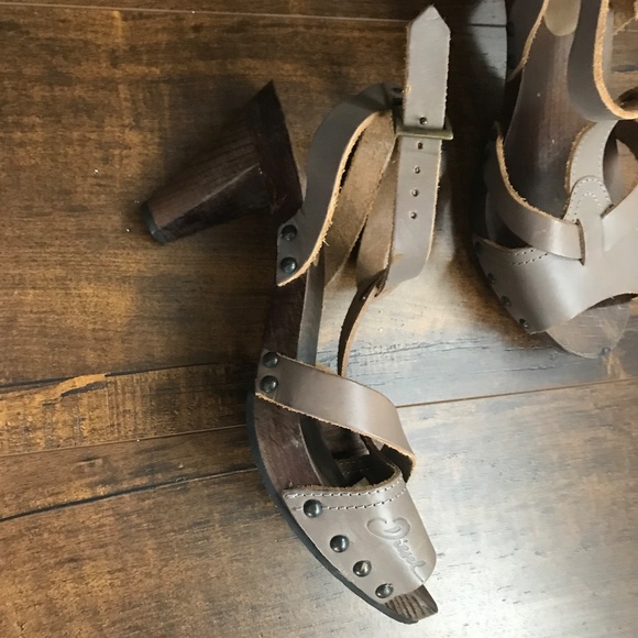 Diesel Women's Clog/Shoes Size 8 Good Condition. Grey Leather. - Picture 3 of 9